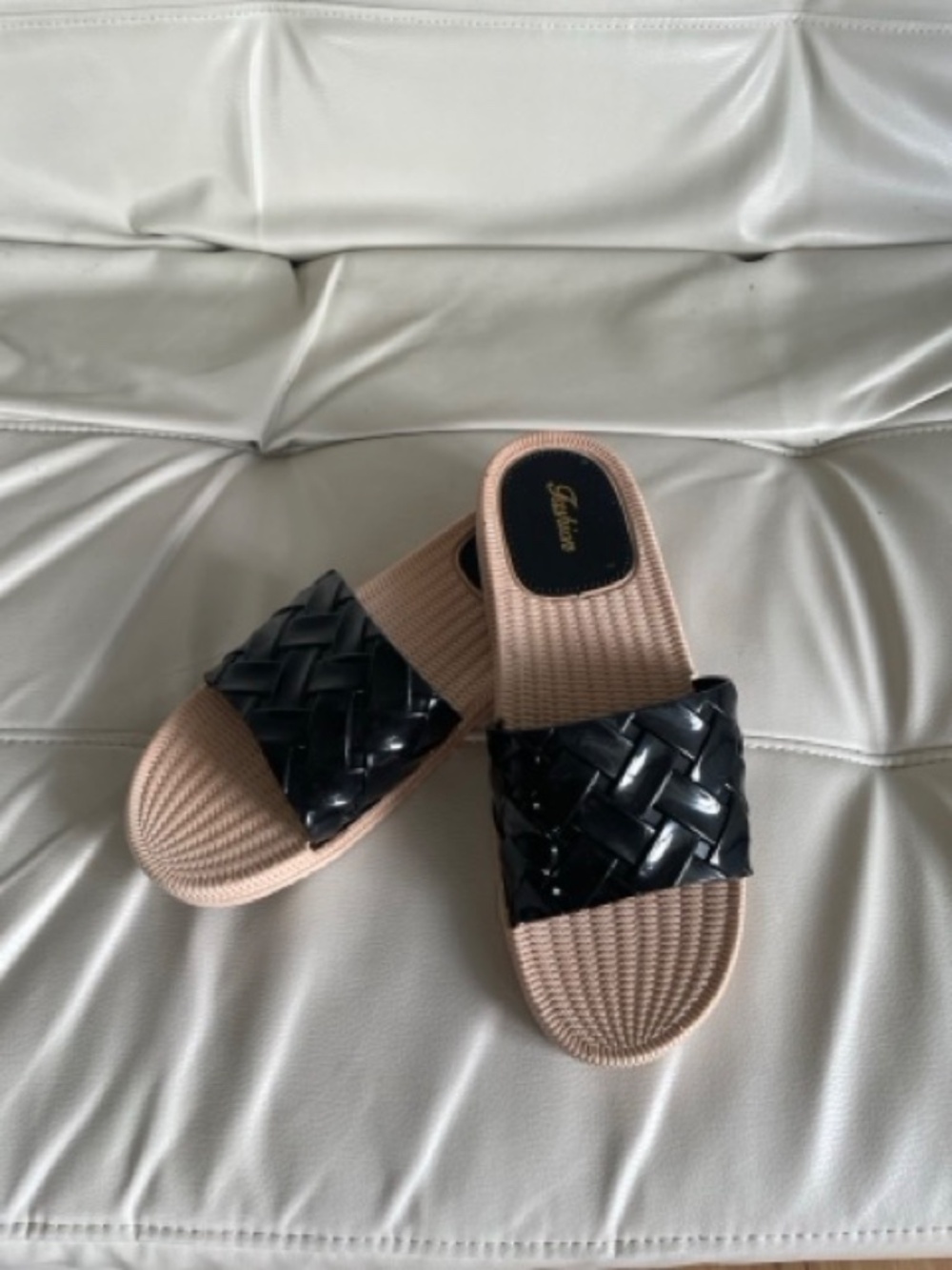fashion slipper, black and cream, size 7.0